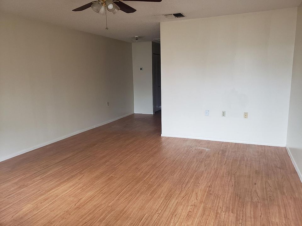 2nd image of 425 Domaris Ave #42