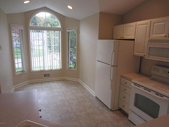 3rd image of 398 Potters Dr