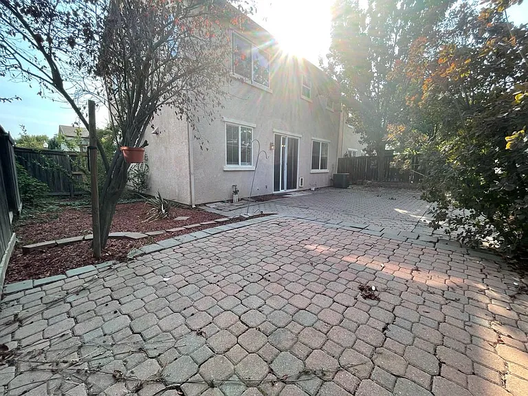 21 Anjou Cir — Photo 32