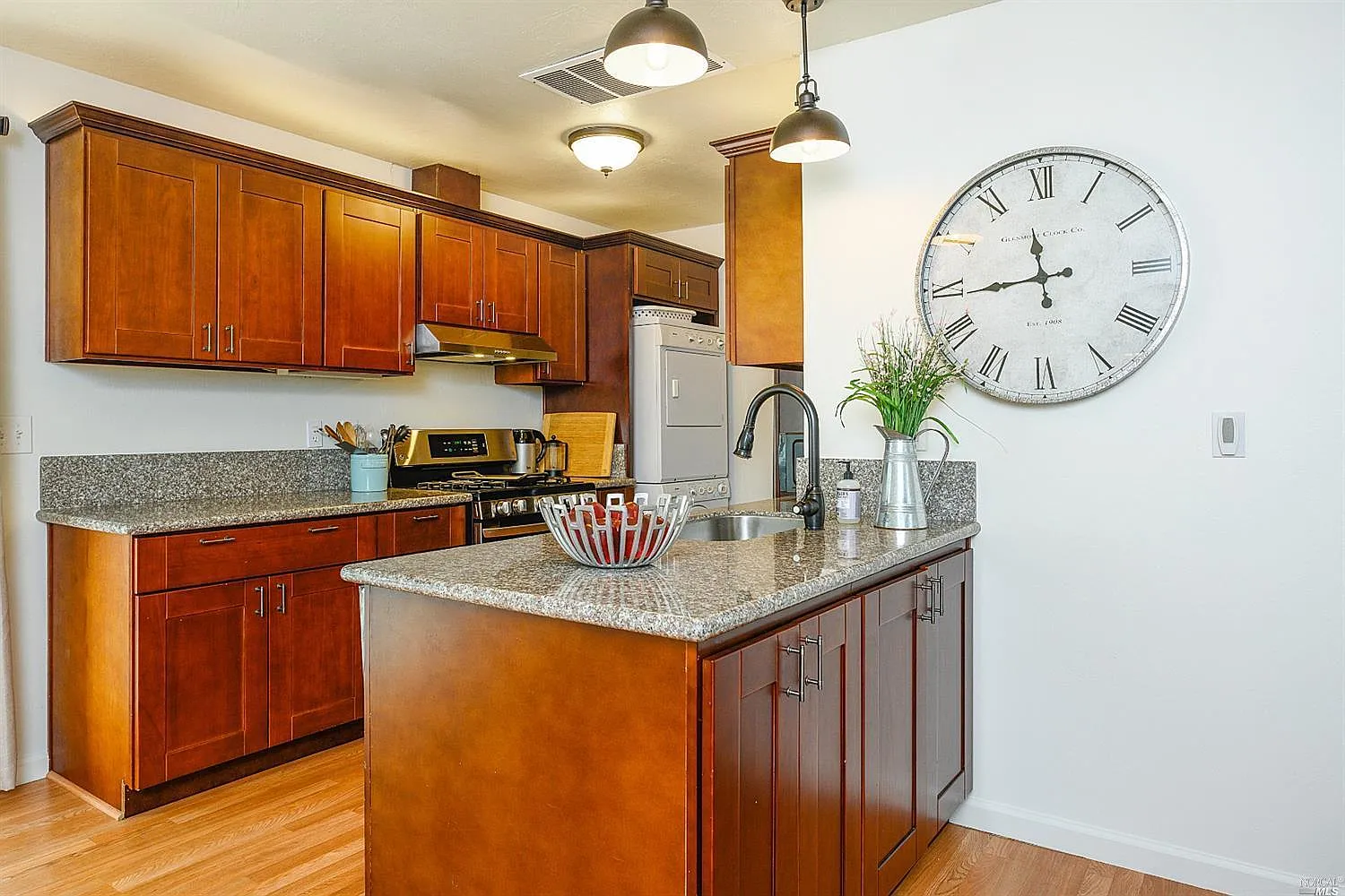 2 bed, 943 sqft, $2,595 — Photo 3