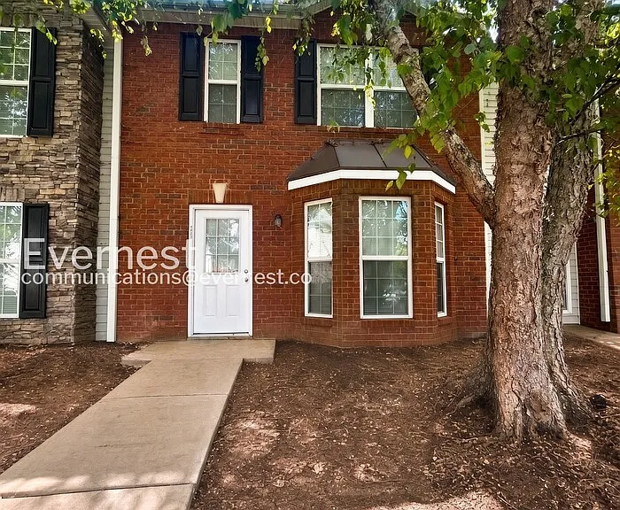 2002 Grove Way — Photo 1