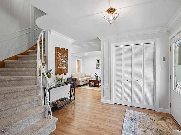 2nd image of 139 Blue Hill Ln