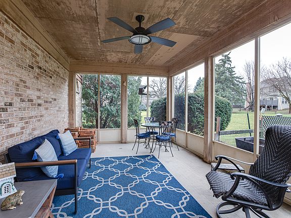 4th image of 29W220 Oak Knoll Rd