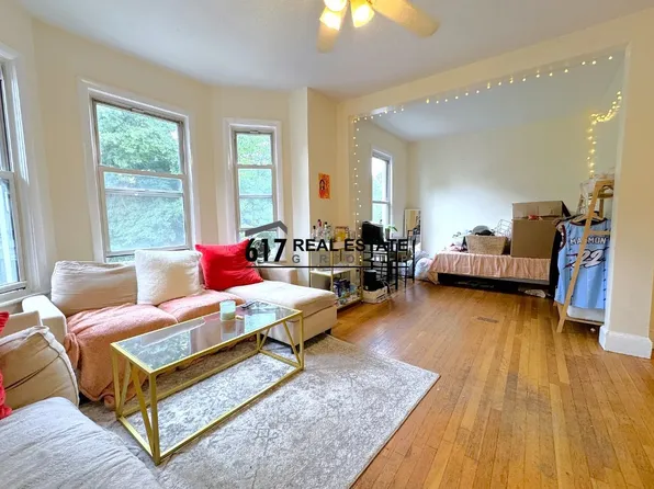 216-2 Freeman St, Brookline, MA 02446