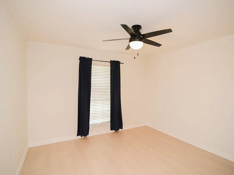 413 Woodway Ln — Photo 18