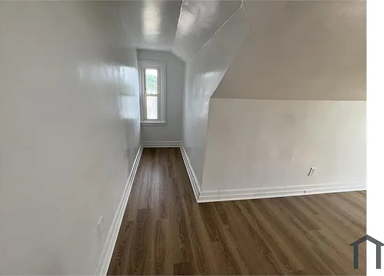 409 E Chestnut St — Photo 8