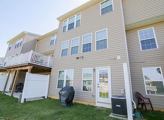 2nd image of 18 Gold Rose Ln