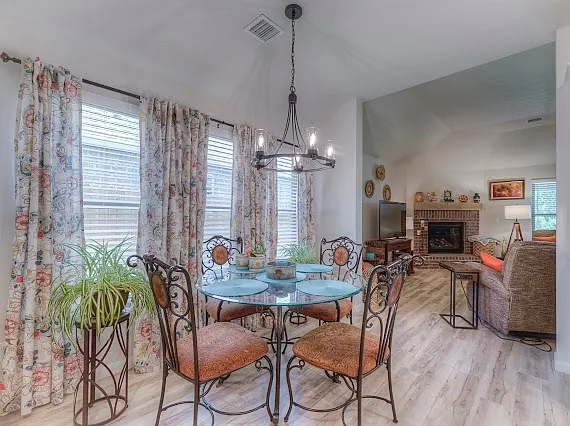 2705 W Madison St — Photo 3