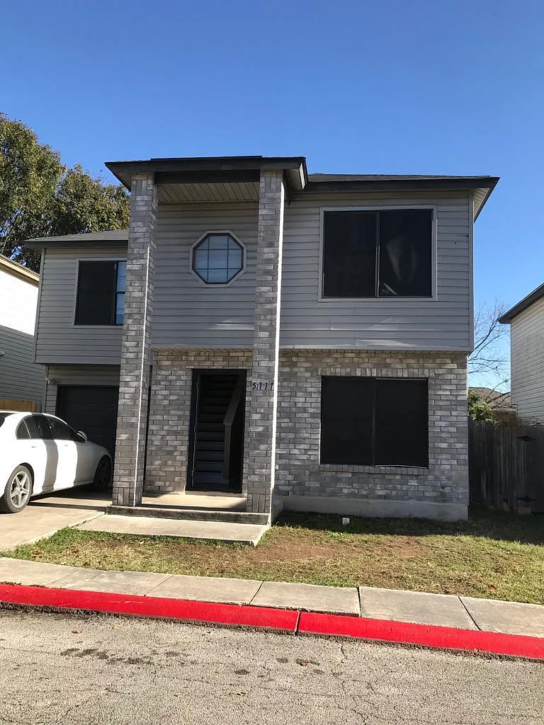 3 bed, 2.5 bath, 1369 sqft, $1,685 — Photo 1