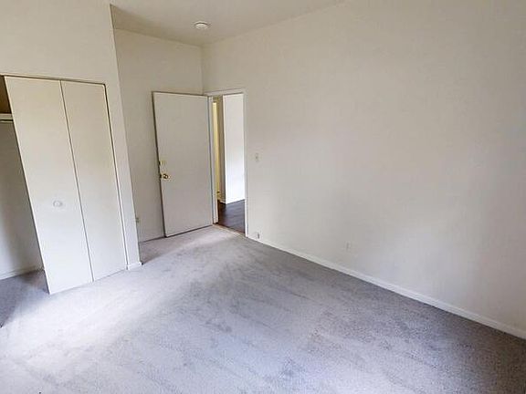3rd image of 126 Hill St Room 1