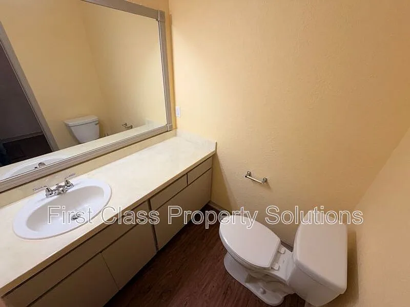 2 bed, 2.5 bath, 1595 sqft, $1,545 — Photo 3