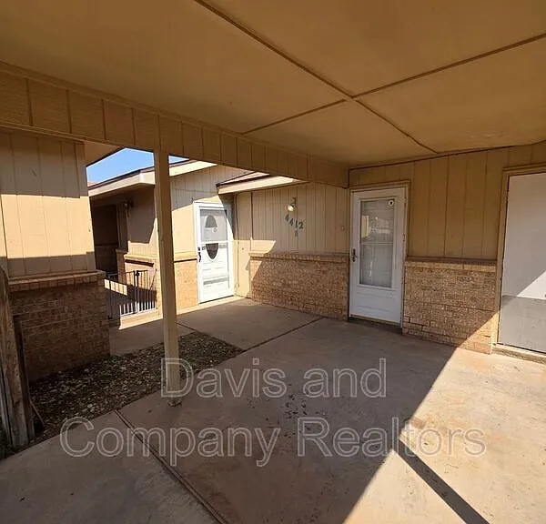 4412 Saint Andrews Dr #B — Photo 2