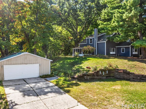 510 Clark St NW, Comstock Park, MI 49321