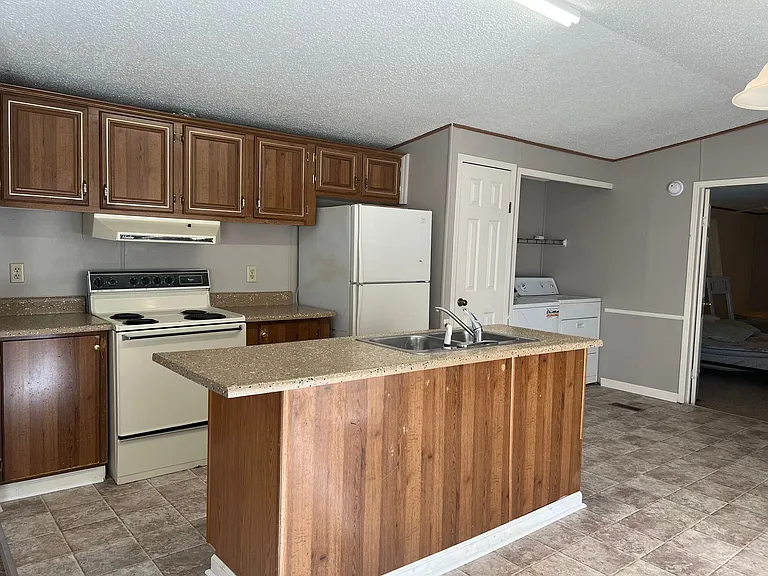 1111 Alexandria Rd SW #G — Photo 2