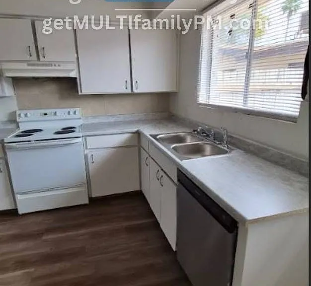 8407 E Coronado Rd #4 — Photo 3