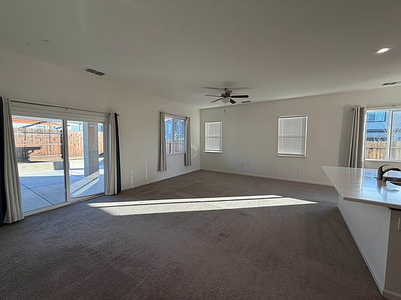 4th image of 2292 Friesland Ave