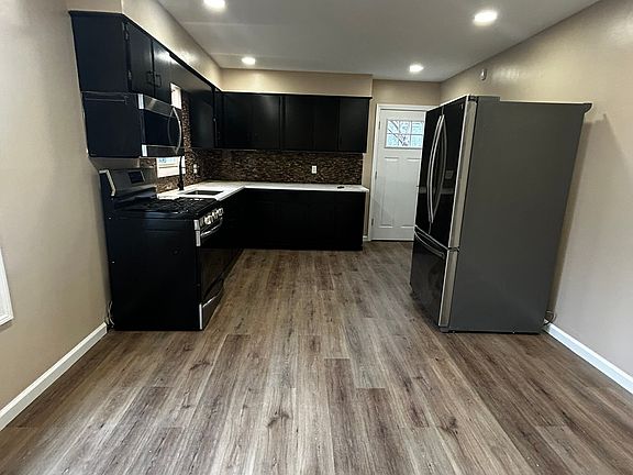 2nd image of 108 Spruce St #1