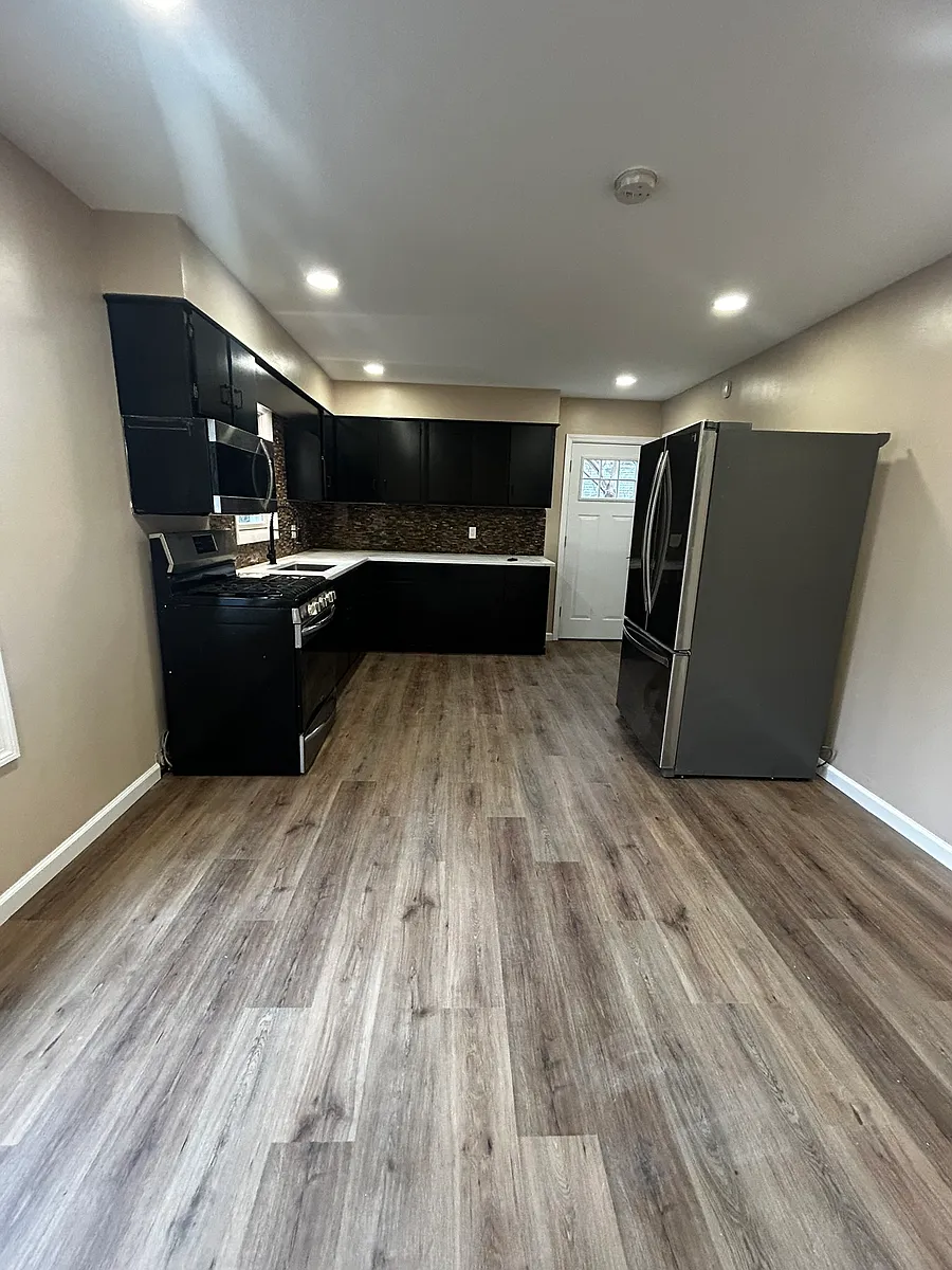 Building Photo - 108 Spruce St #1