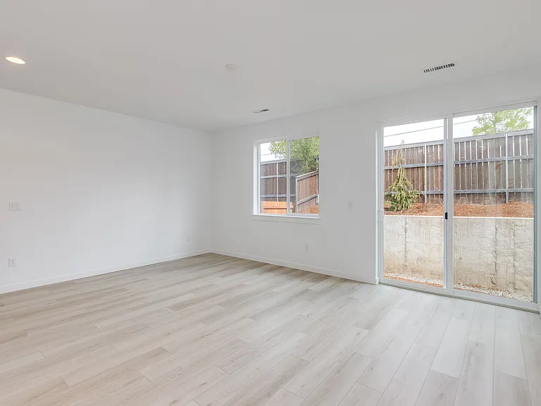806 NW 178th Way — Photo 16