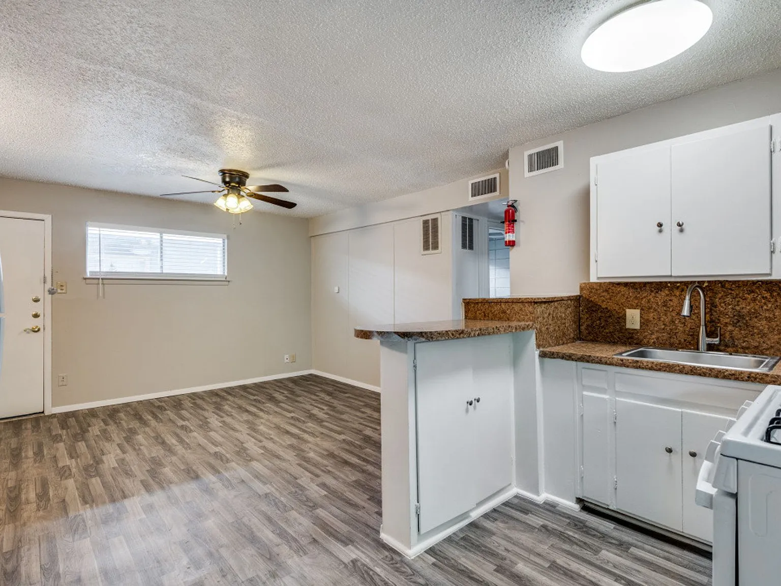 Villa Capri Apartments — Photo 2