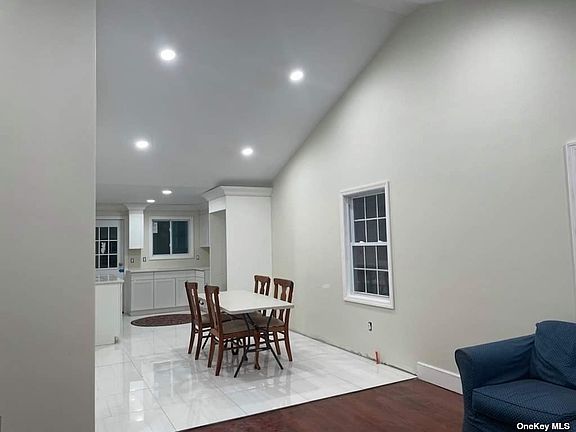 4th image of 32 Carr Ln