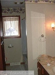 5th image of 20508 Jewell St NE