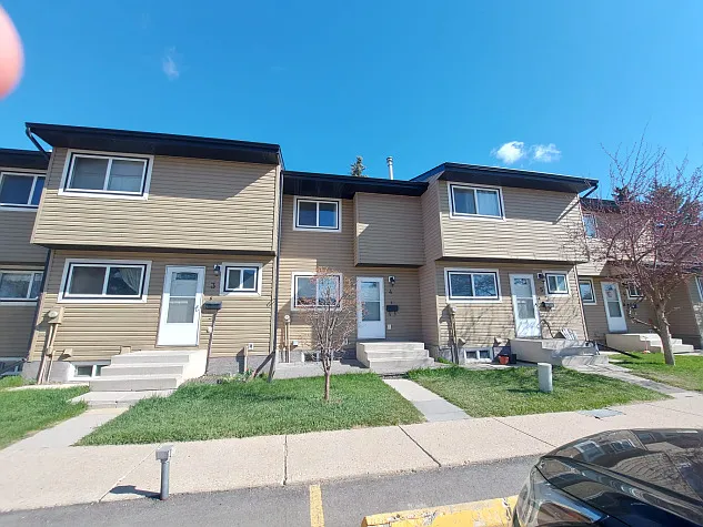 Building Photo - 96 Holmes St