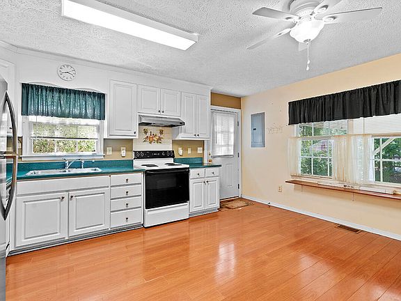3rd image of 1100 Friarsgate Blvd
