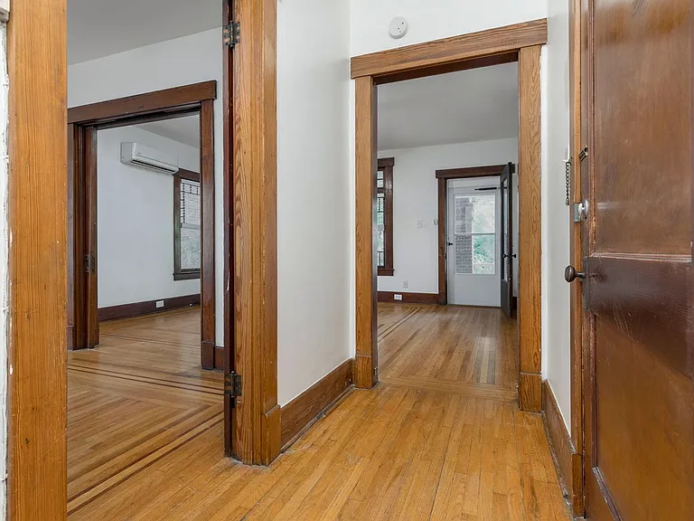 145 N Keats Ave — Photo 4