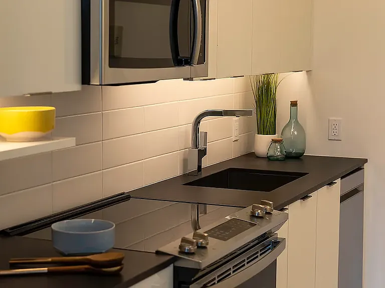 22 Chapel St #17D — Photo 1