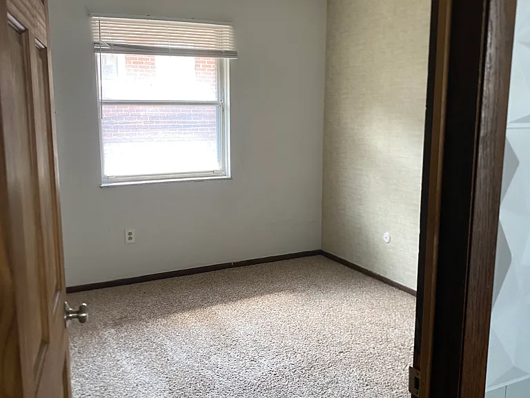 342 E Tompkins St — Photo 7