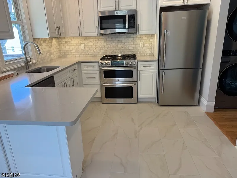 2 bed, 1.0 bath, $3,175 — Photo 2