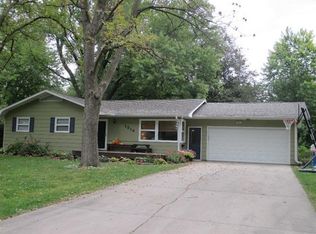 1214 W 3rd St, Pella, IA 50219