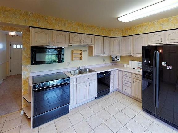 4th image of 1709 Forest Hills Dr