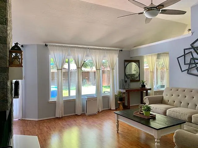 624 Harrison Dr — Photo 7
