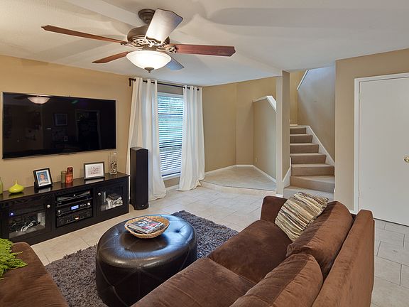 3rd image of 3801 Knollwood Dr