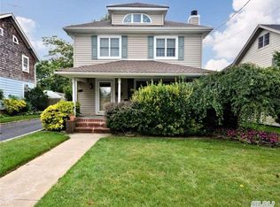 28 Linden St, Rockville Centre, NY 11570