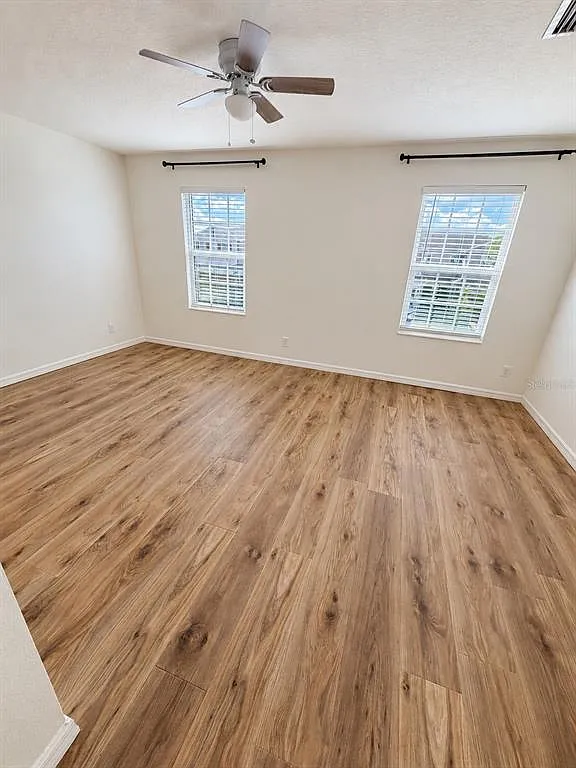 4 bed, 2.5 bath, 1930 sqft, $2,300 — Photo 4