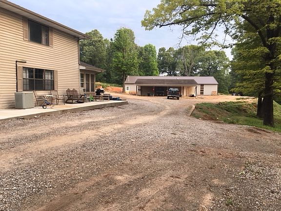 Side porch to garage