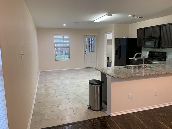 2nd image of 2620 Spencer Cir