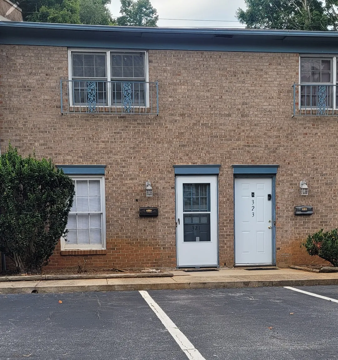 2 bed, 1.5 bath, 1020 sqft, $1,300 — Photo 1