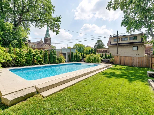 323 Charlton Ave W, Hamilton, ON L8P 2E6