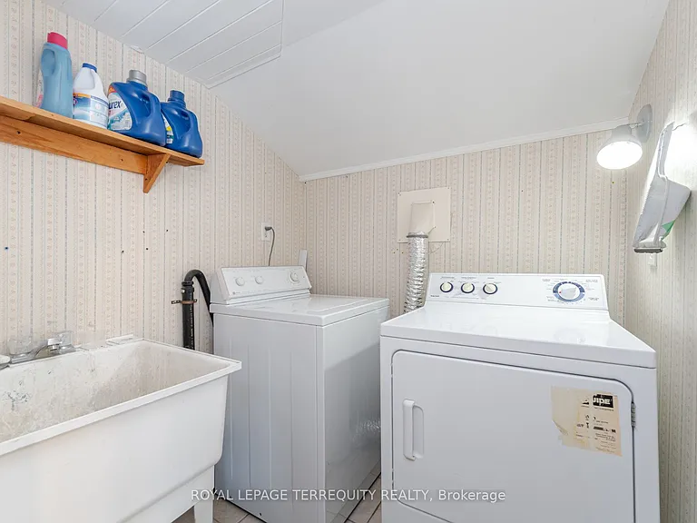 16 Royal Ave — Photo 21