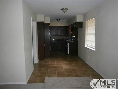 4th image of 2205 Normandy Dr