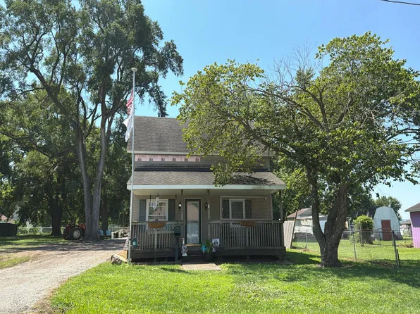 311 W Samuel St, Assumption, IL 62510