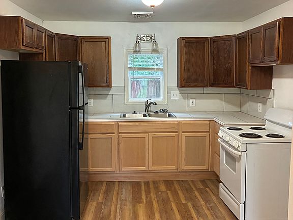 4th image of 2510 Windsor St