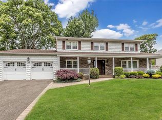 95 Cedar Dr W, Plainview, NY 11803