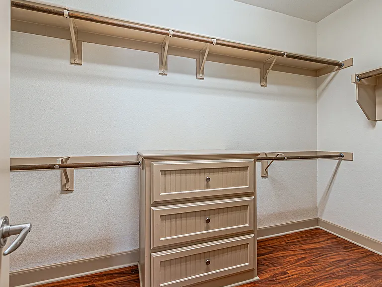 15097 Blakehill Dr — Photo 34