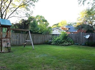 2027 Vermont St, Rolling Meadows, IL 60008