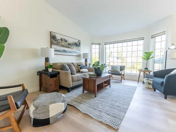 73 W Ogilvie Close, Red Deer, AB T4P 3X7